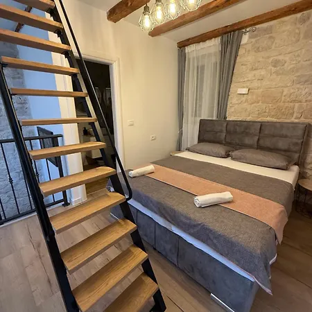 Iv Apartman *
