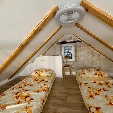 Iv Apartman Trogir