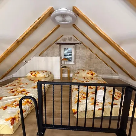 Iv Apartman *