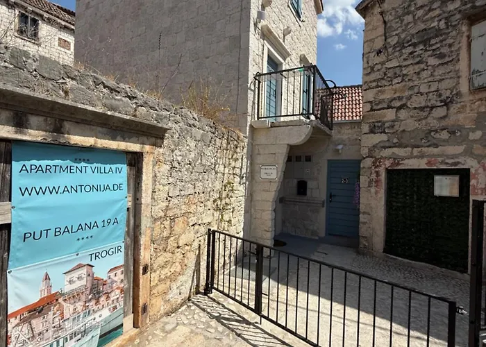 Iv Apartment Trogir