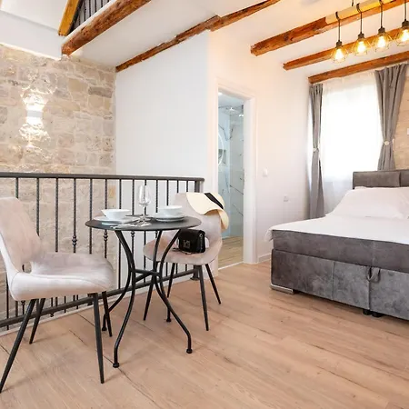 Apartment Iv *