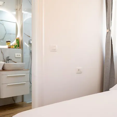 Apartment Iv