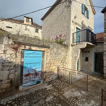 Iv * Trogir